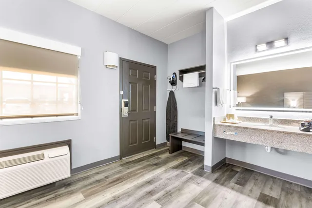غرفة بسرير كينج، Quality Inn Lawrenceburg, TN 6/6