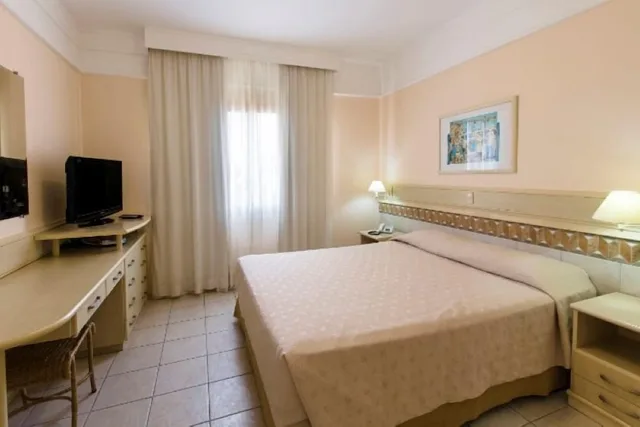 Suite, King Bed, Side View, Sofa، Hotel Jurere Beach Village - OFICIAL 1/1