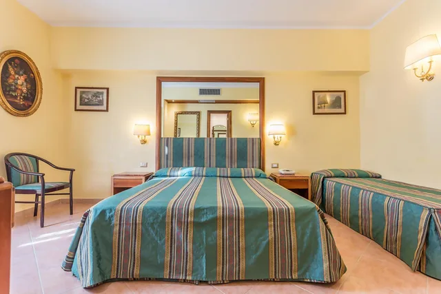 غرفة ثلاثية، Raeli Hotel Lux 8/10