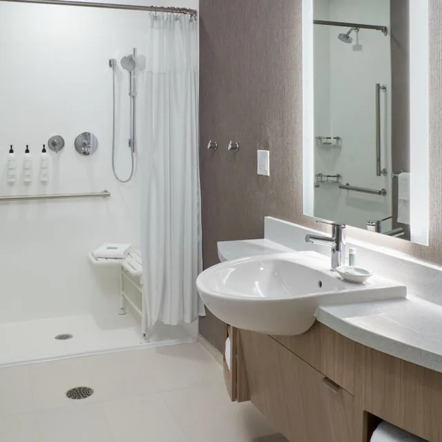 جناح بسريرين كوين مع سرير سحّاب إضافي مع أريكة لذوي الإعاقة، SpringHill Suites by Marriott Winter Park 5/7