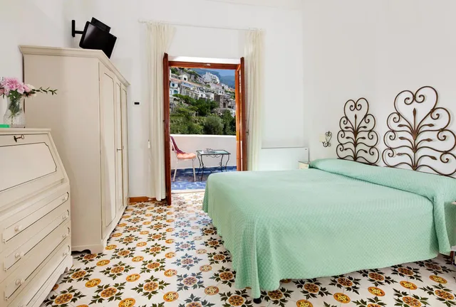 Standard, Double Bed, Town View، Hotel Vittoria Positano 3/6