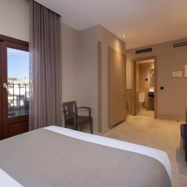 غرفة بسرير مزدوج أو سريرين منفصلين، Gran Hotel Barcino 9/10