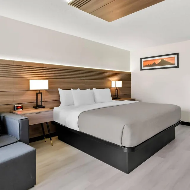 غرفة بسرير كينج لغير المدخنين، Quality Inn & Suites Wytheville 4/6