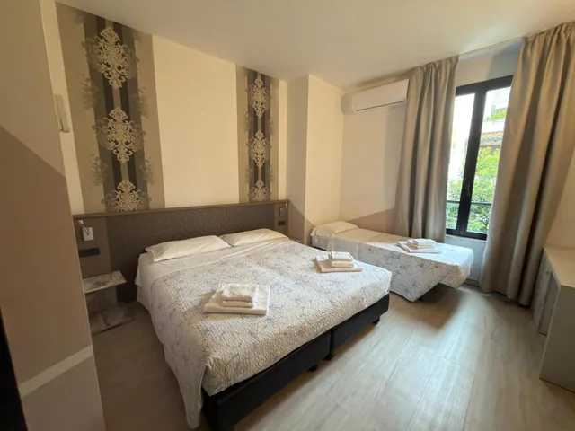 Room, Triple, Plaza 3/10