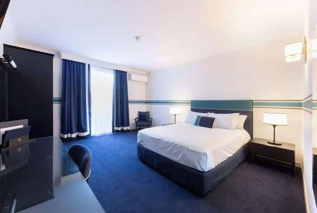 غرفة قياسية بسرير مزدوج، Ramada by Wyndham Diplomat Canberra 4/6