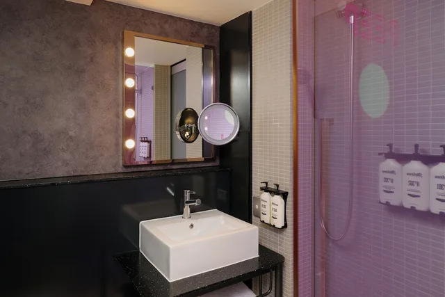 غرفة قياسية بسرير فردي، Hotel Indigo Sydney Potts Point 2/2