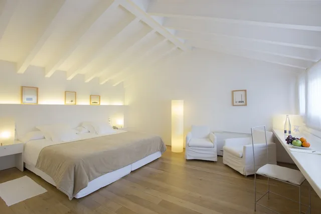 غرفة ديلوكس بسرير كينج، Hotel Convent De La Missio Luxury Boutique Hotel - Adults Only 2/10