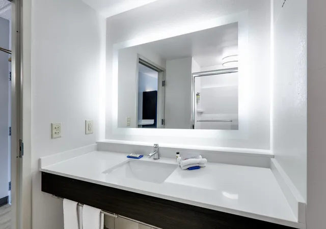جناح بسريرين كوين بمنطقة جلوس، Holiday Inn Express Suites Dublin 1/1