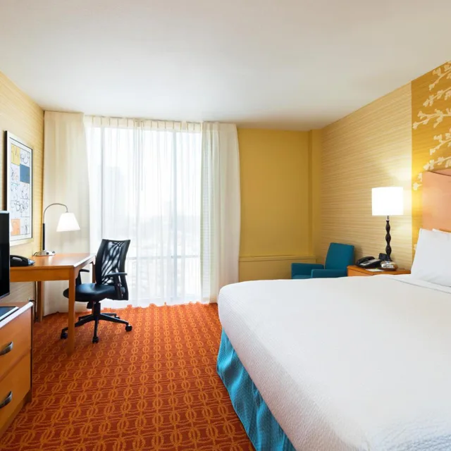استوديو بسرير كينج مع أريكة، Fairfield Inn Suites Louisville Downtown 4/7