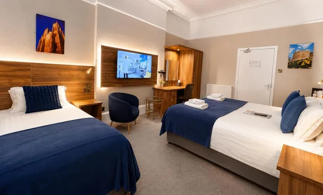 غرفة ثلاثية، Hedley House Hotel 1/4