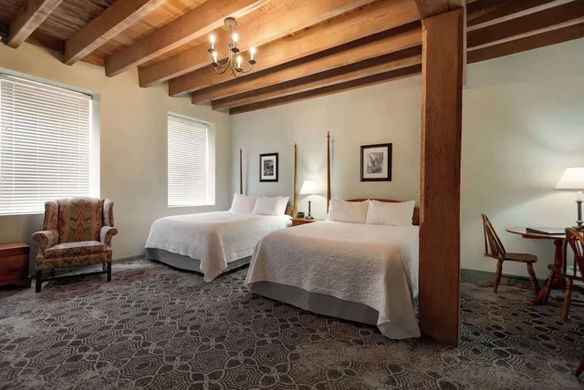 غرفة بسريرين كوين، The Historic Brookstown Inn, Trademark Collection by Wyndham 2/3
