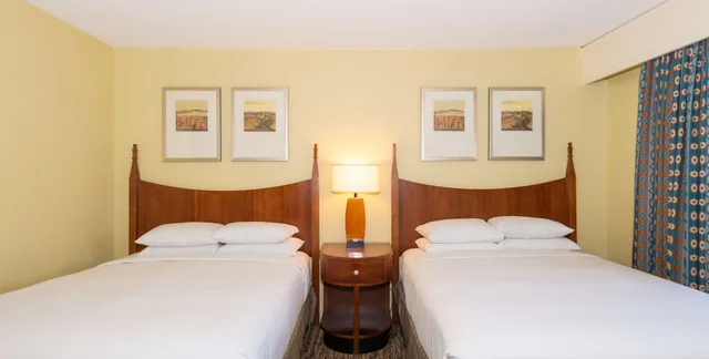 جناح بسريرين كوين، Hilton Phoenix Resort at the Peak 2/8