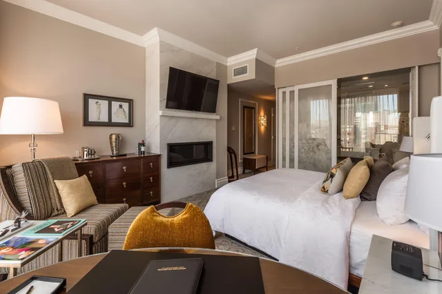 غرفة ديلوكس بسرير مزدوج بإطلالة على المدينة، Hotel Birks Montreal 5/8