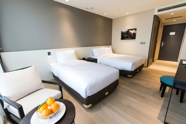 غرفة ديلوكس بسرير مزدوج وسرير فردي، Hotel Nanta 1/8