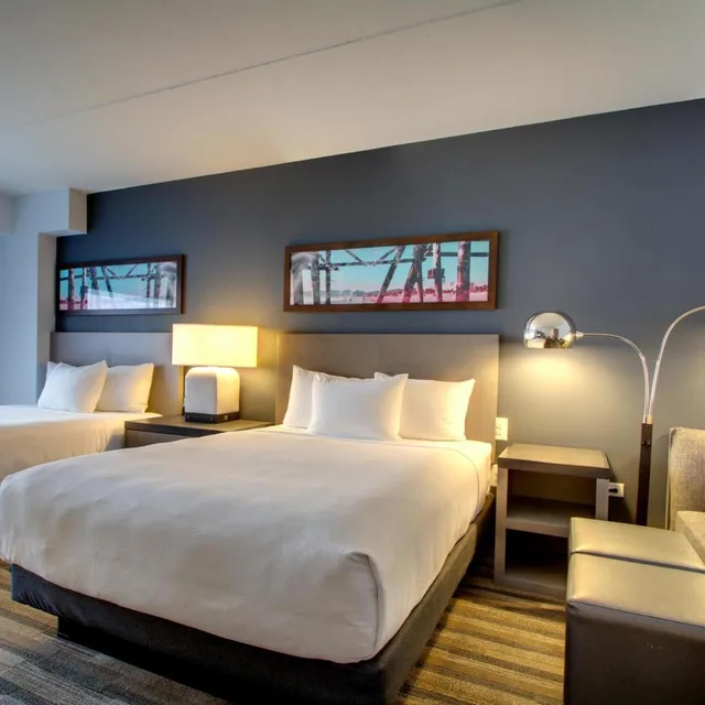 جناح بسرير كوين بغرفة نوم واحدة مع أريكة بمطبخ، Hyatt House Chicago/Evanston 3/7