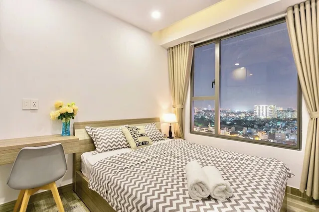شقة بسرير كوين وسريرين كينج بـ3 غرف نوم، Spacious Saigon 7/10
