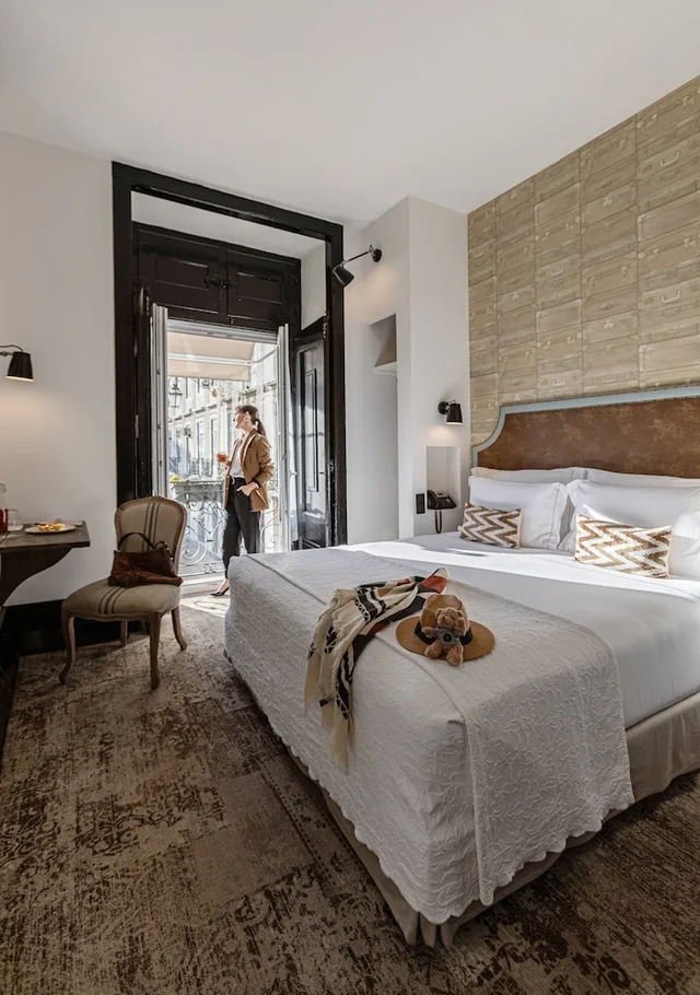 Mini, Deluxe, King Bed, Square View، Almalusa Baixa Chiado 3/9