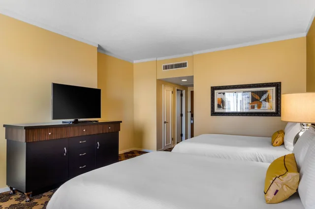 Signature, Premier, 2 Queen Beds, Omni Houston Hotel 2/10