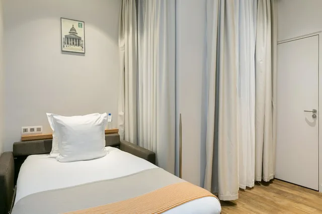 غرفة كلاسيكية ثلاثية بسريرين منفصلين مع أريكة، Hotel Magenta 38 by Happyculture 2/7