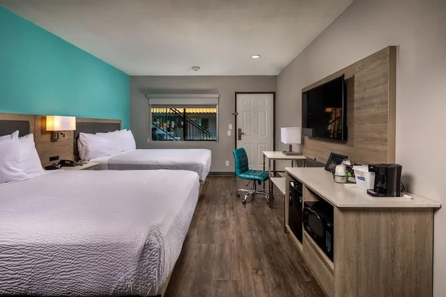 غرفة بزنس بسريرين كوين، Travelodge By Wyndham LAX South 3/10