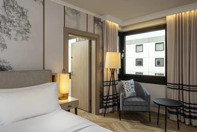غرفة بسرير كينج لذوي الإعاقة، DoubleTree by Hilton Berlin Ku’damm 3/4
