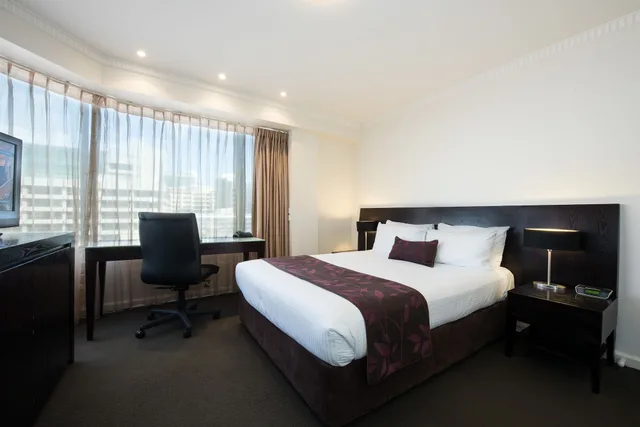Executive Queen, Hotel Grand Chancellor Adelaide 2/6