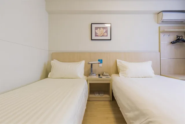 غرفة قياسية بسريرين منفصلين، Jinjiang Inn Select (Tianjin Haitai Industrial Park) 1/6
