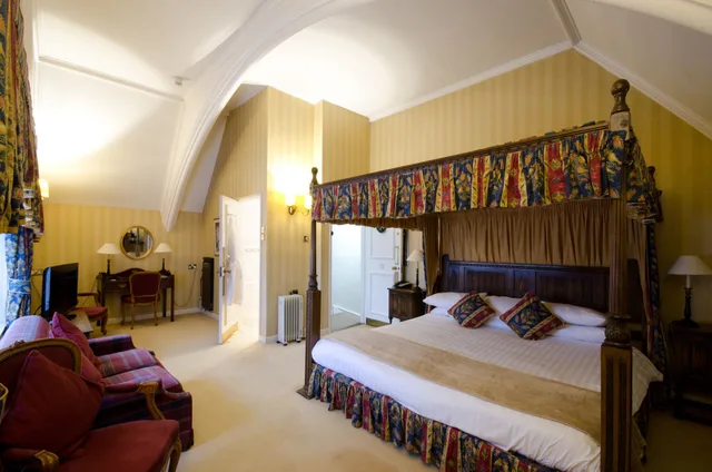 Room, 4 People, Double Bed، The Snooty Fox 3/7