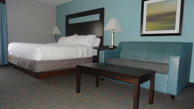 جناح بسرير كينج، Holiday Inn Express Kansas City - Bonner Springs an IHG Hotel 1/2
