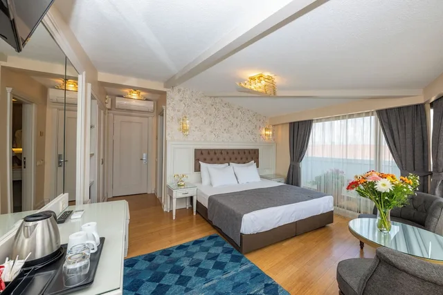 Deluxe, Queen Bed, Arden City Hotel 6/10