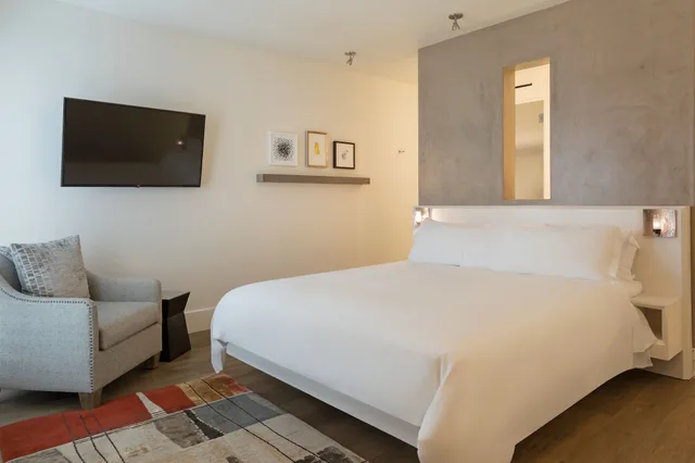 غرفة بسرير كينج بإطلالة على المدينة بشرفة، Hotel Cerro 3/6