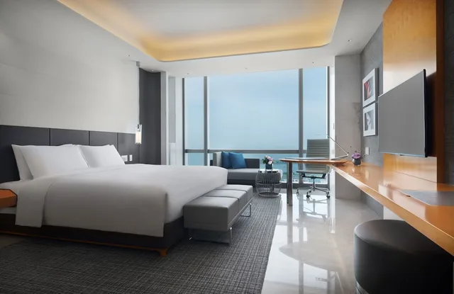 Luxury, King Bed, City View, Sofitel Haikou Hotel 3/7