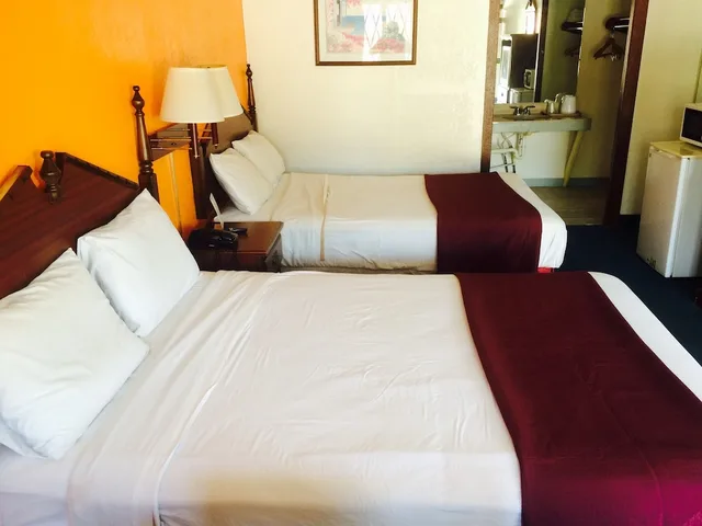 غرفة بسريرين مزدوجين للمدخنين، Sunrise Inn 2/5