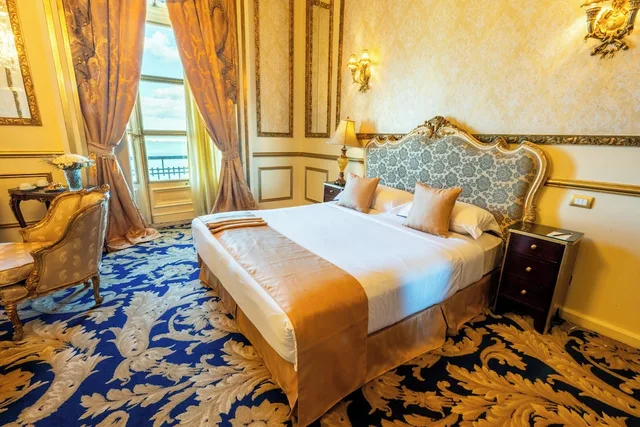 Golden Paradise Suite Direct Sea View with Light Dinner، Le Metropole Luxury Heritage Hotel Since 1902 by Paradise Inn Group 5/10