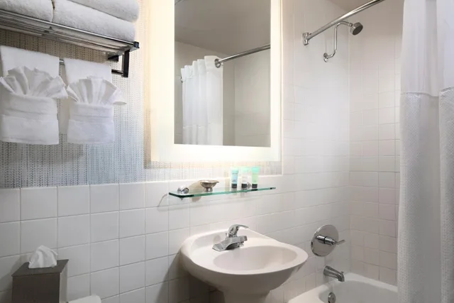 Water, King Bed، Catamaran Resort Hotel and Spa 4/4
