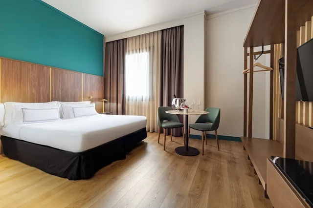 غرفة متصلة بريميوم، Melia Milano Hotel 2/2