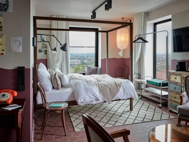 Sky, Double Bed, Sofa, Large، 25Hours Hotel Das Tour 2/4