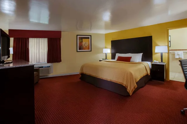 غرفة بسرير كينج، Days Inn by Wyndham Donegal 1/3