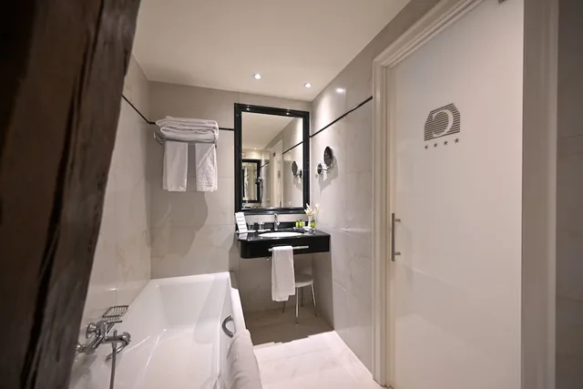 Prince Henry, Family Suite, 3 Beds، Grand Hotel Casselbergh 3/5