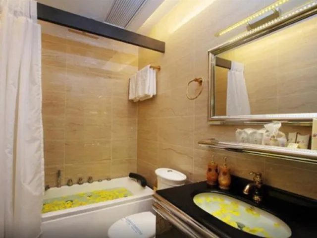 Executive, Double Bed, City View, A Em Hotel 8a Thai Van Lung 4/4