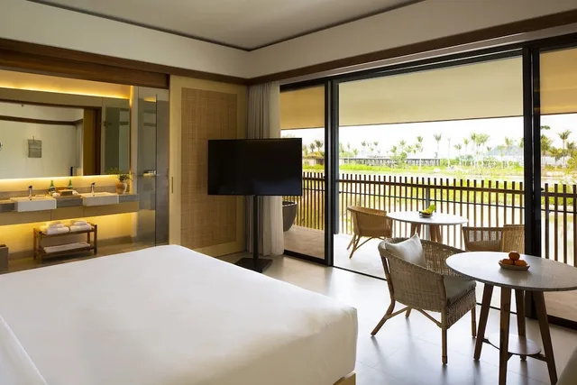غرفة بسرير كينج بإطلالة على الحديقة بشرفة، Sheraton Belitung Resort 8/11