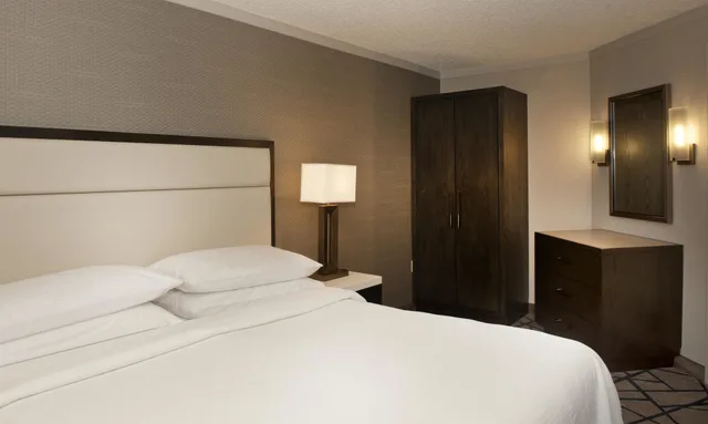 جناح بسريرين كوين مع أريكة، Embassy Suites by Hilton Portland Washington Square 1/3