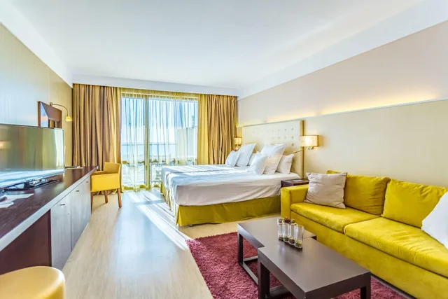 Deluxe, Double and Twin Beds, Pool View, Barcelo Royal Beach 2/2