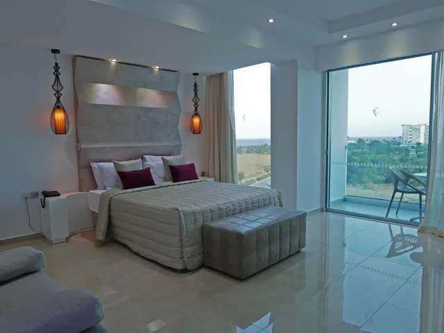 جناح جونيور بسرير كوين بإطلالة على البحر مع أريكة، Amethyst Napa Hotel & Spa 1/2
