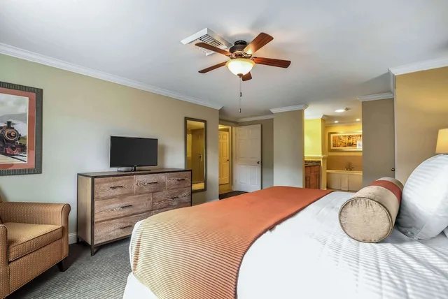 جناح بسرير مزدوج بغرفتي نوم مع أريكة، Bluegreen Vacations South Mountain, an Ascend Collection Resort 3/5