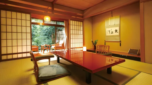 غرفة يابانية بإطلالة على النهر بأرضية تاتامي، Arima Onsen Gekkoen Yugetsusanso 1/1