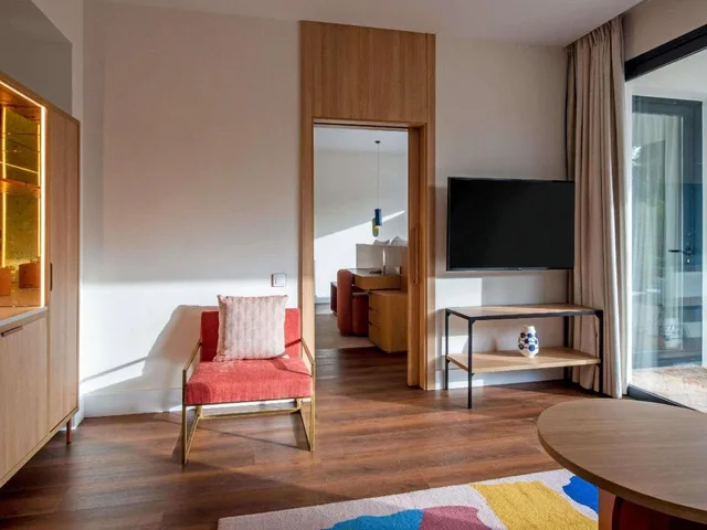 Signature, So Lofty, King Bed, Living Area, Terrace, Bathtub، SO/Sotogrande Spa & Golf Resort Hotel 3/7
