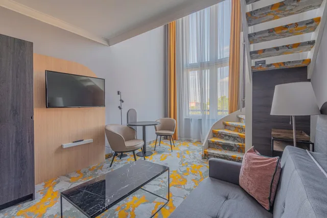 جناح جونيور، Castrum Hotel Szekesfehervar 1/1