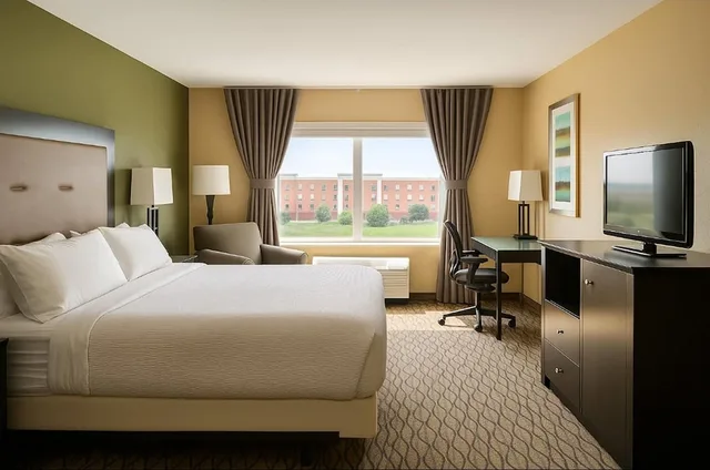 جناح بسرير كينج بمطبخ صغير، Wingate by Wyndham Fort Saskatchewan 1/5