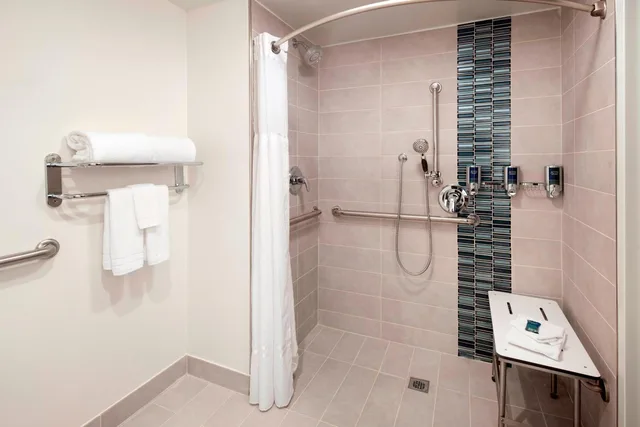غرفة قياسية بسريرين كوين، Four Points By Sheraton Hotel Suites San Francisco Airport 6/6